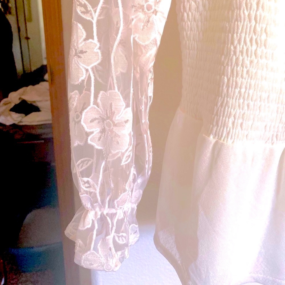 New Beautiful blouse. - Picture 6 of 6